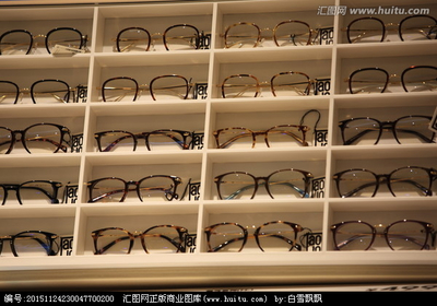 時尚與視覺的藝術(shù) 如何在眼鏡店找到你的個性之選